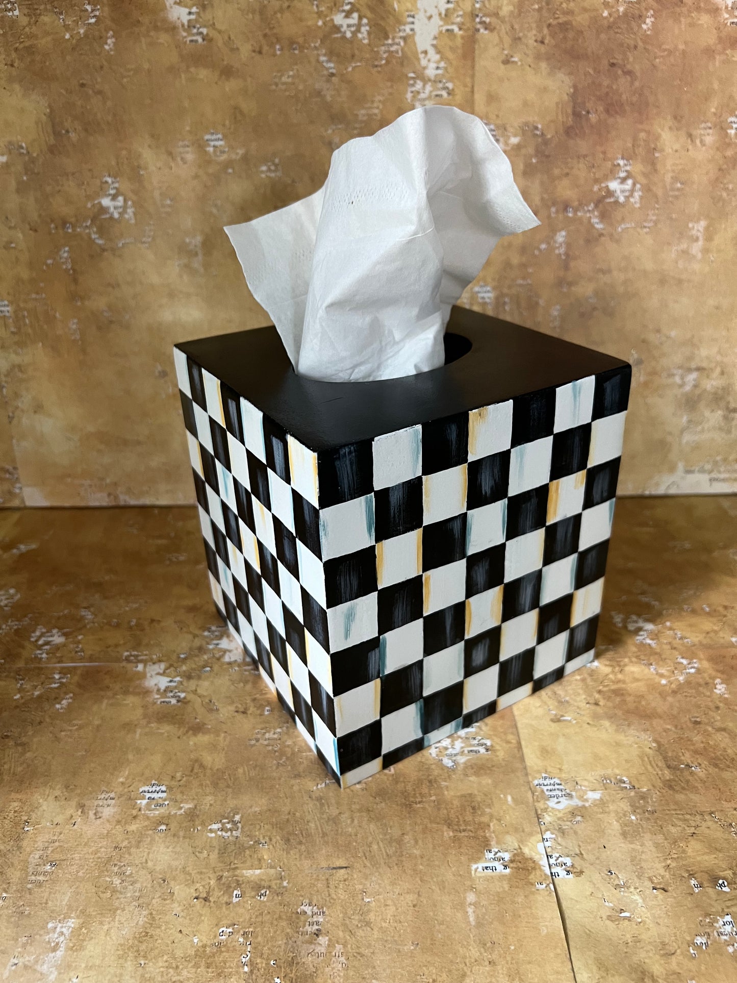 Checkered Tissue Holder