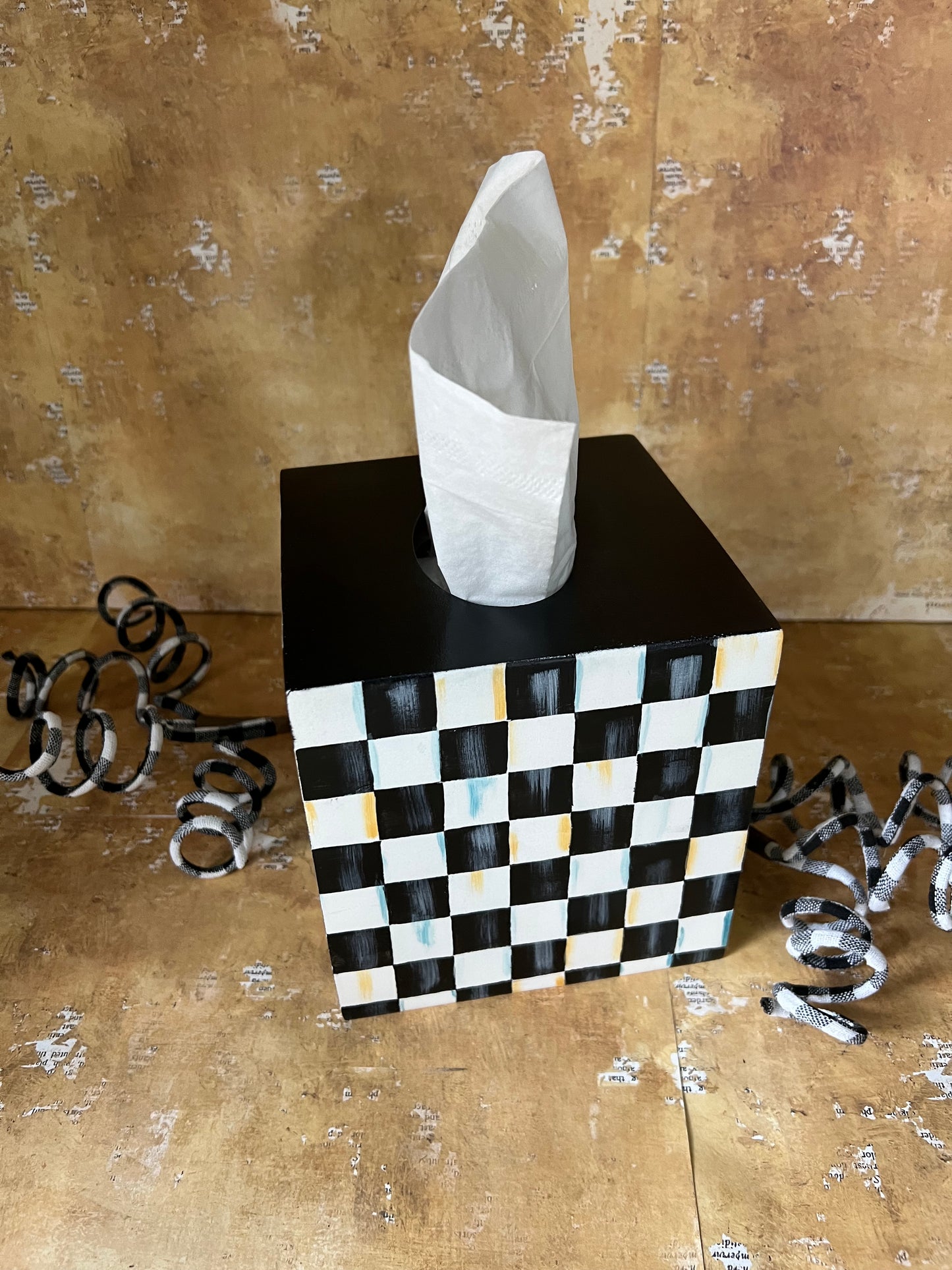 Checkered Tissue Holder