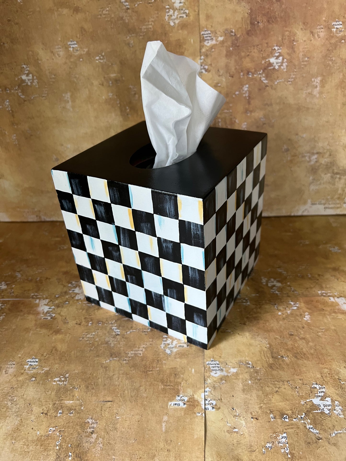 Checkered Tissue Holder