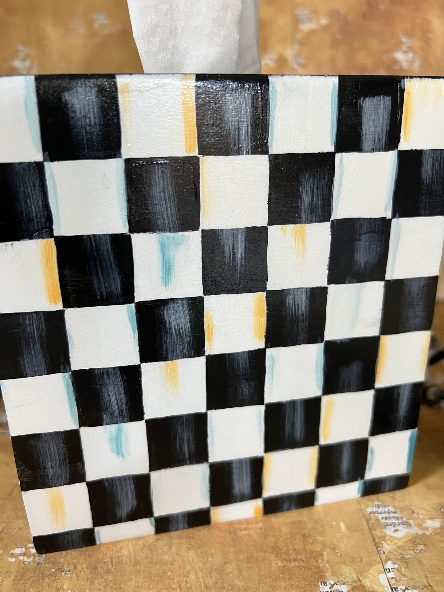 Checkered Tissue Holder