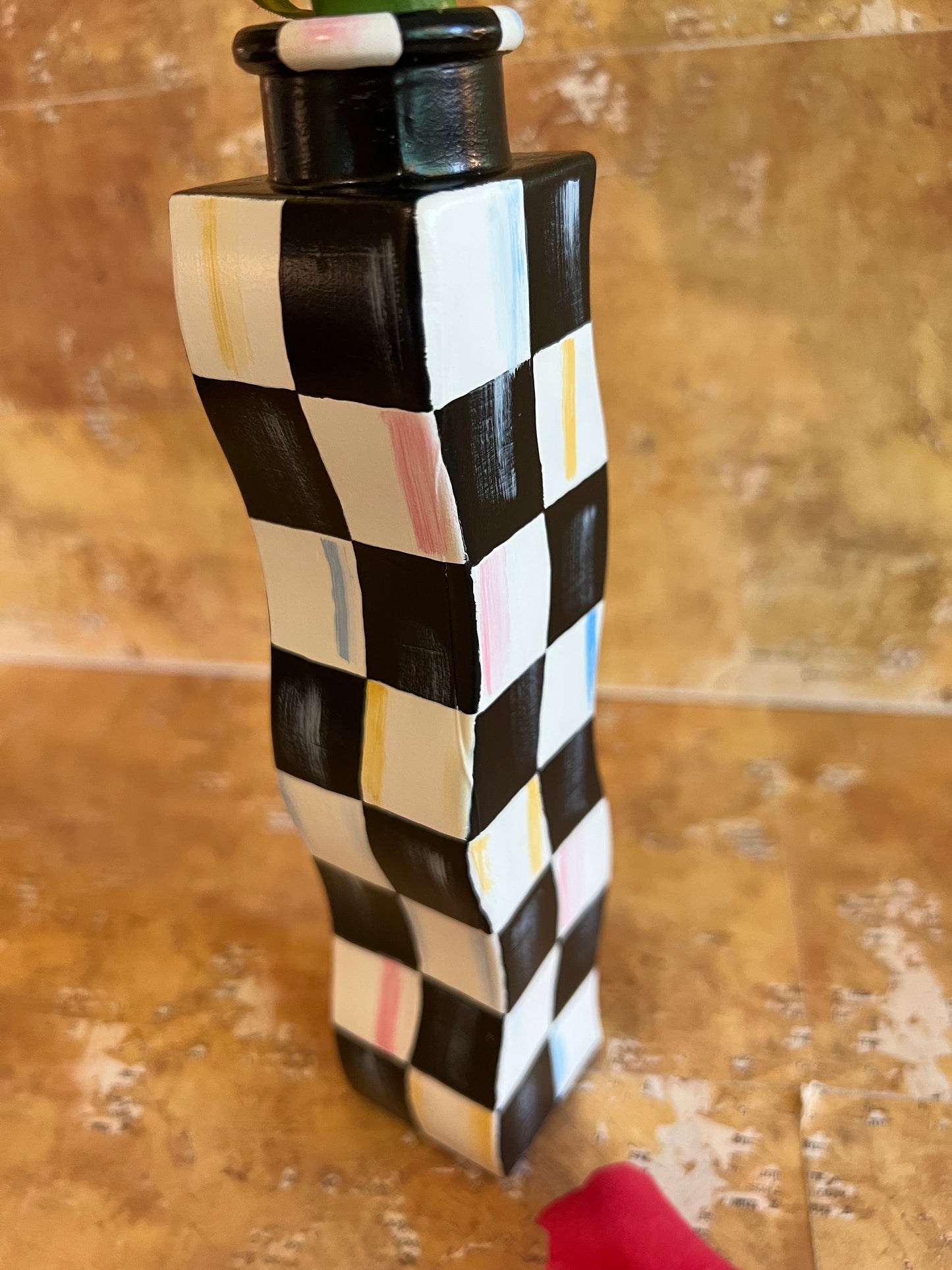 Wavy bud vase