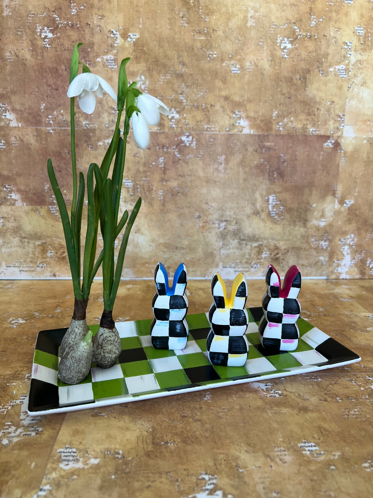 Checkered display tray
