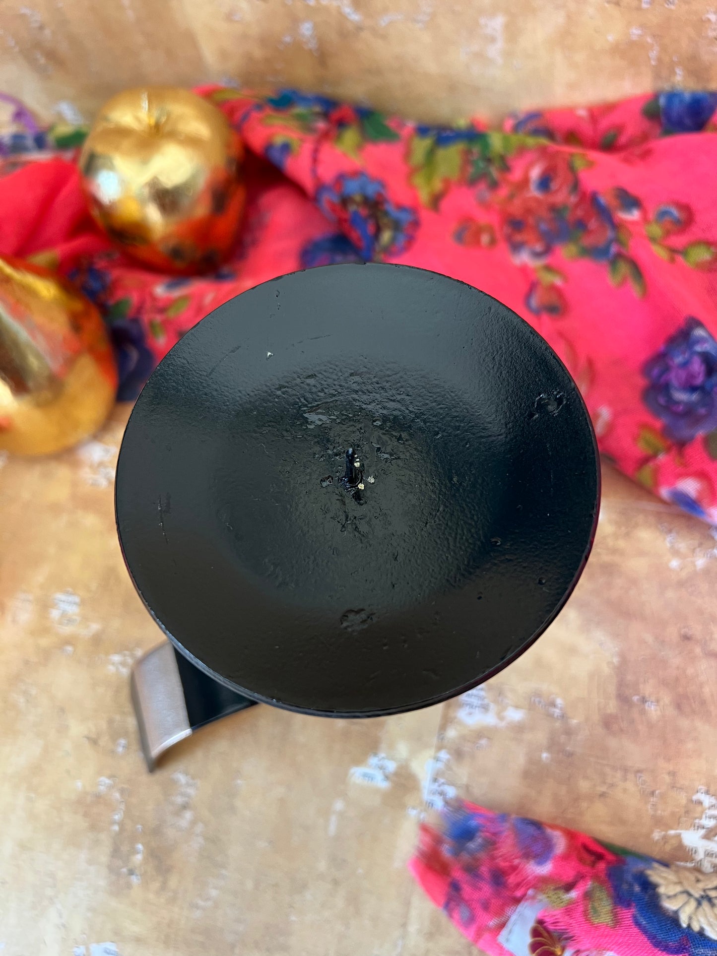 Wavy candleholder