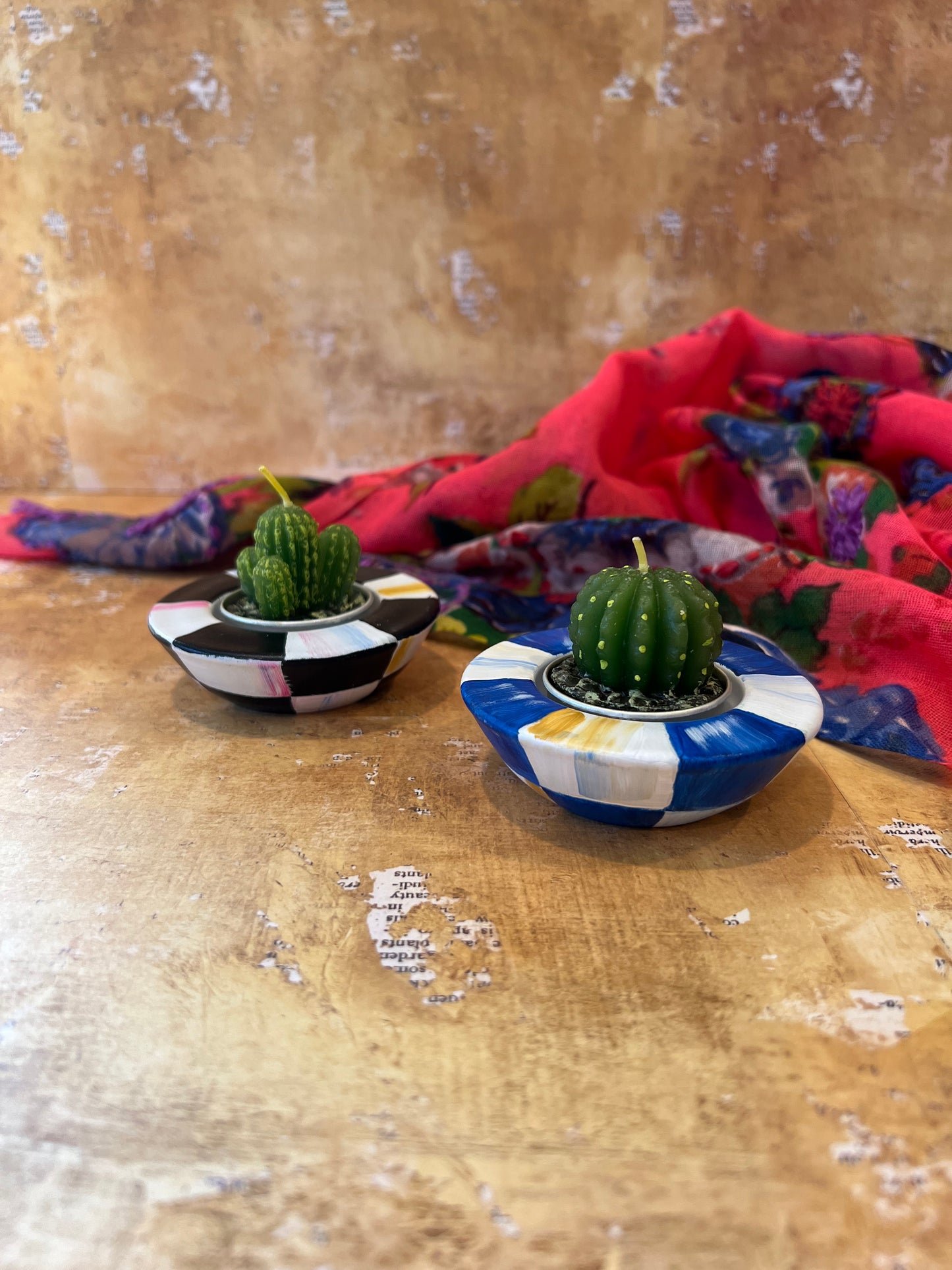 Checkered tea light holders