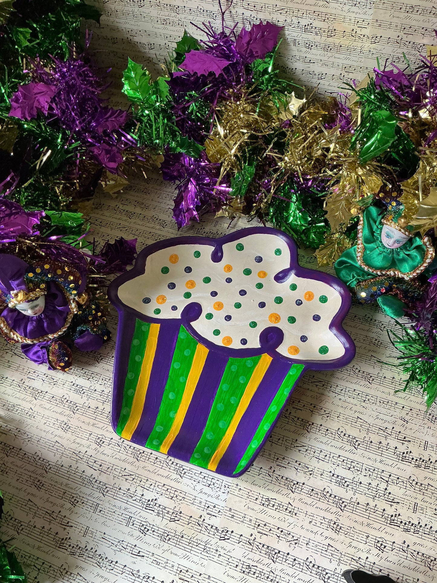 Mardi Gras Cupcake Dish