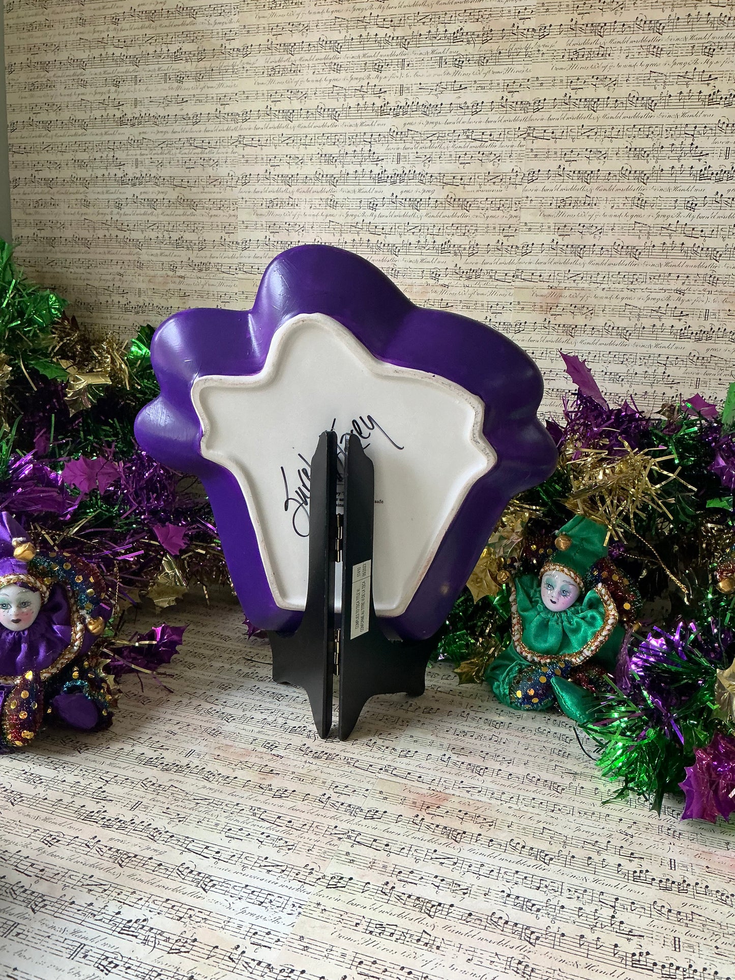 Mardi Gras Cupcake Dish