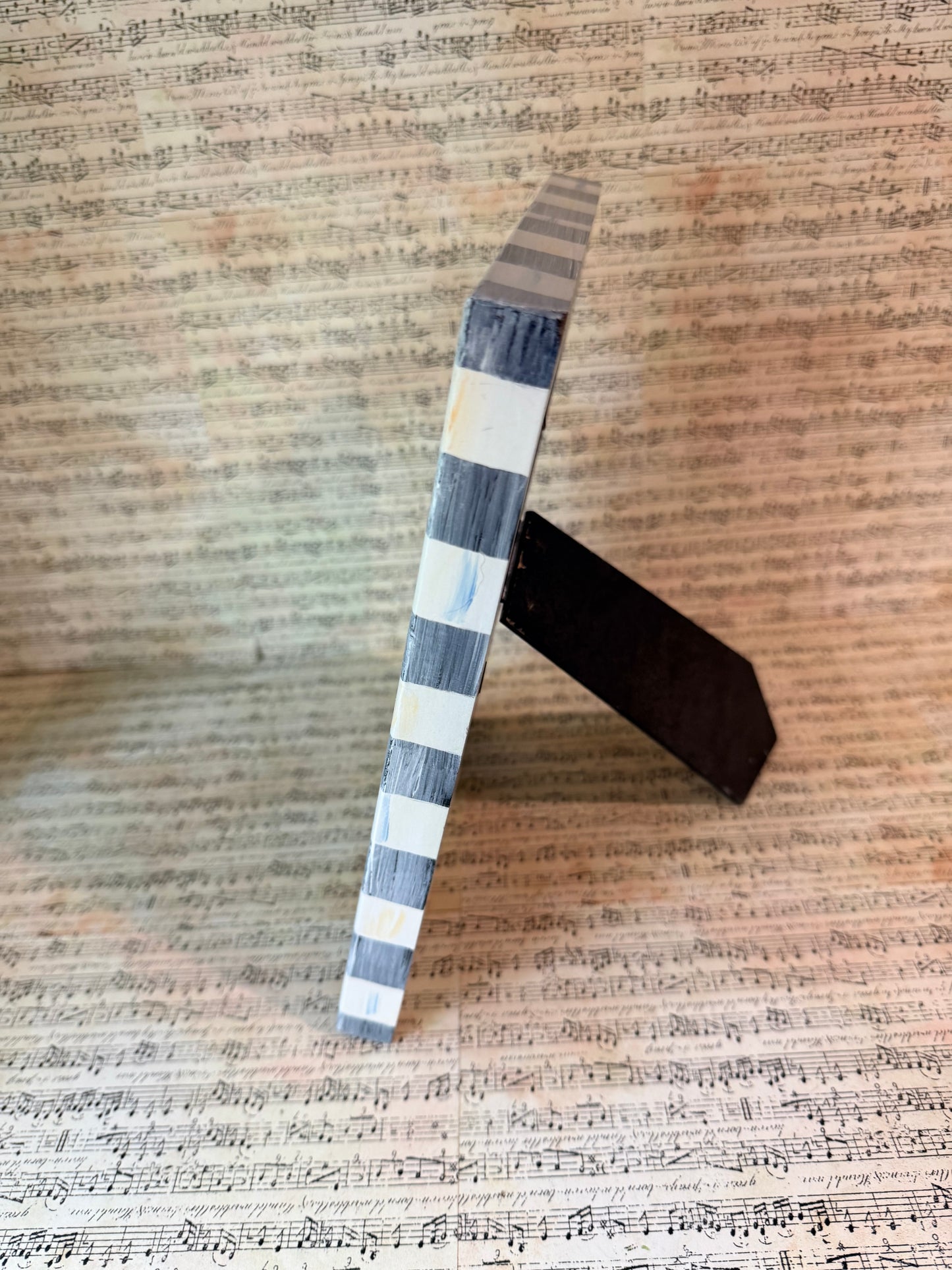 Gray and White Checkered Frame