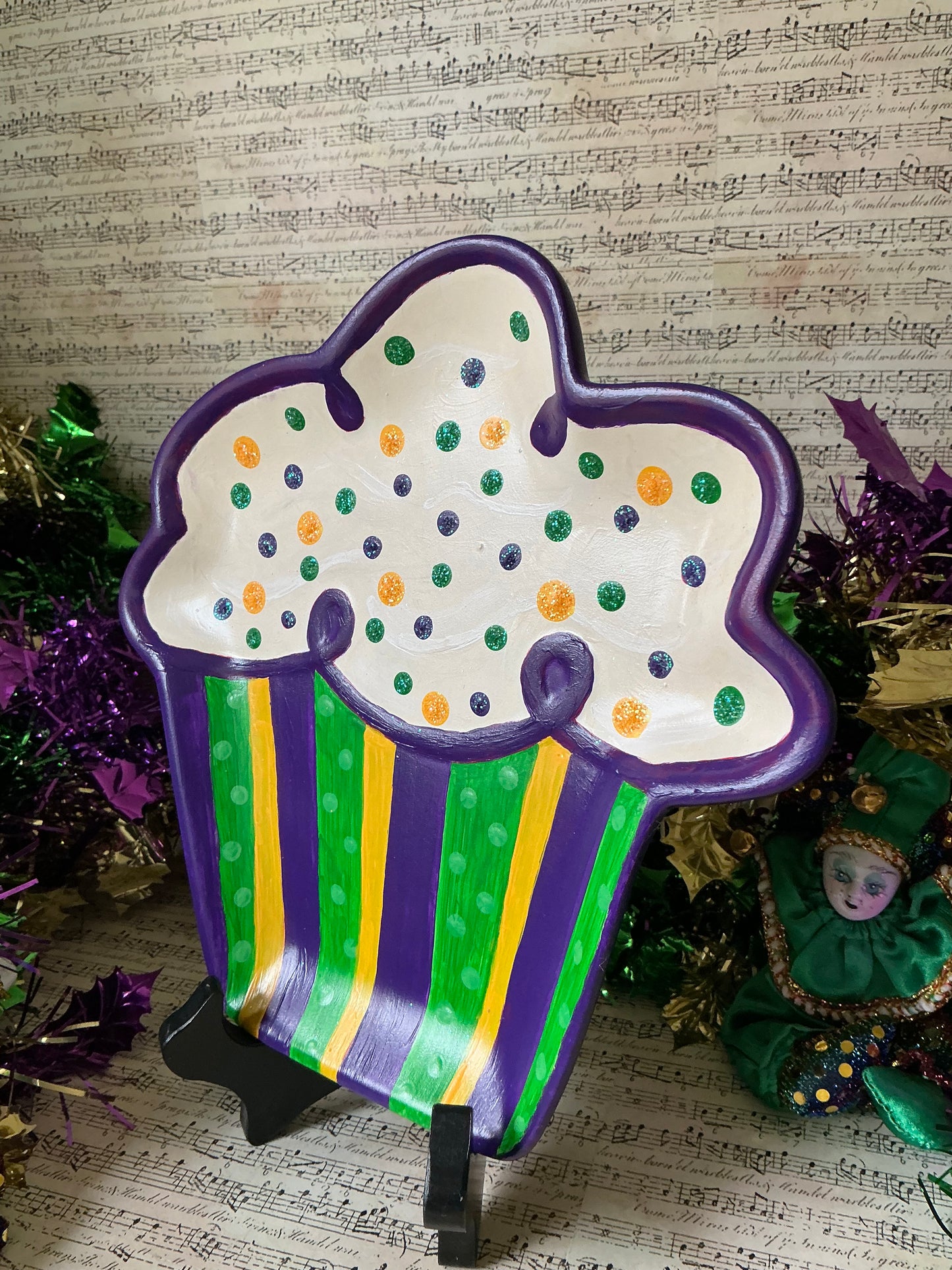Mardi Gras Cupcake Dish
